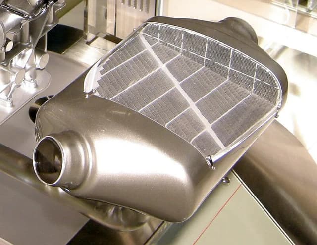 Czy DPF to katalizator? Odkryj kluczowe różnice i funkcje