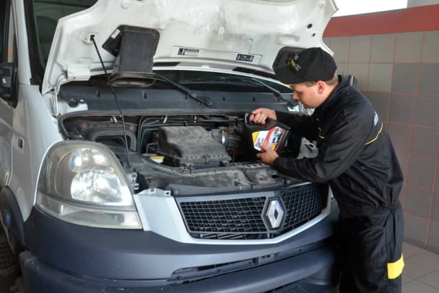 Iveco Daily 3.0 ile oleju do silnika? Sprawdź, aby uniknąć problemów! Iveco Daily 3.0 ile oleju do silnika? Sprawdź, aby uniknąć problemów!