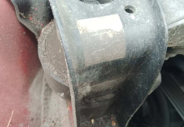 Jazda z uszkodzoną poduszką silnika – jakie są ryzyka i konsekwencje? Jazda z uszkodzoną poduszką silnika – jakie są ryzyka i konsekwencje?