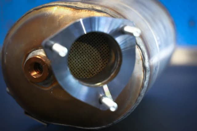 Ile czasu wypala się DPF na postoju? Sprawdź, co musisz wiedzieć