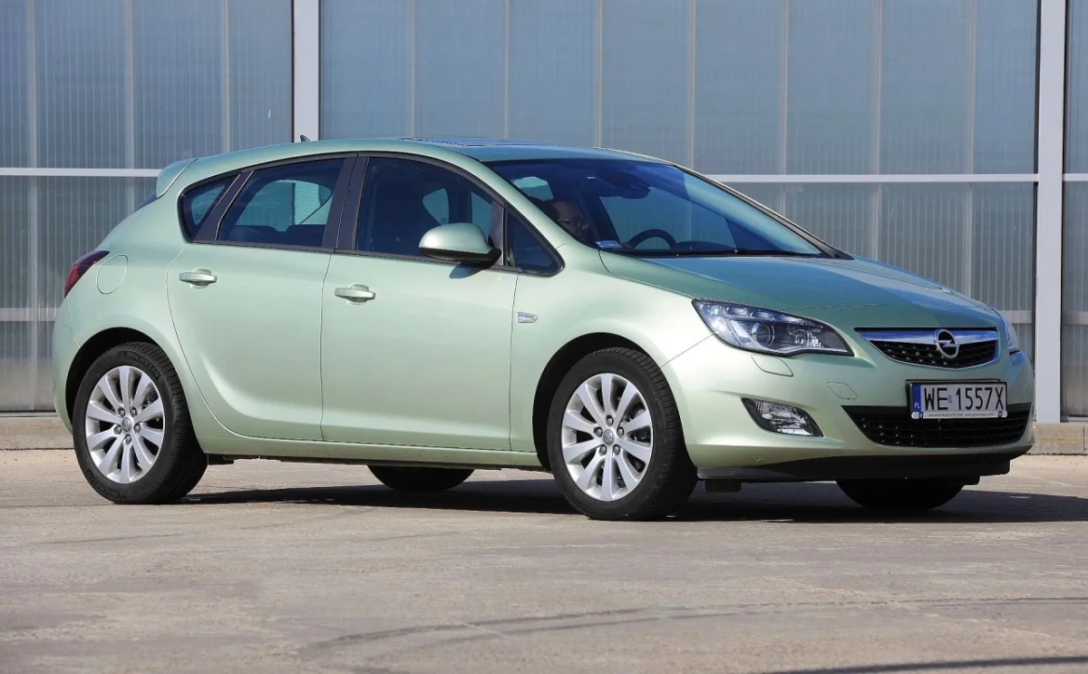 Opel Astra J jaki silnik wybrać, aby uniknąć problemów i kosztów
